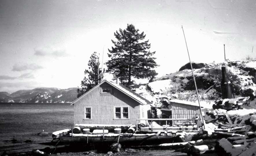 Photo of the floathouse in Port Neville